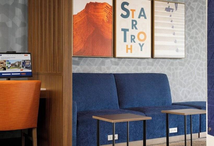 Hotel Holiday Inn Express Strathroy By Ihg