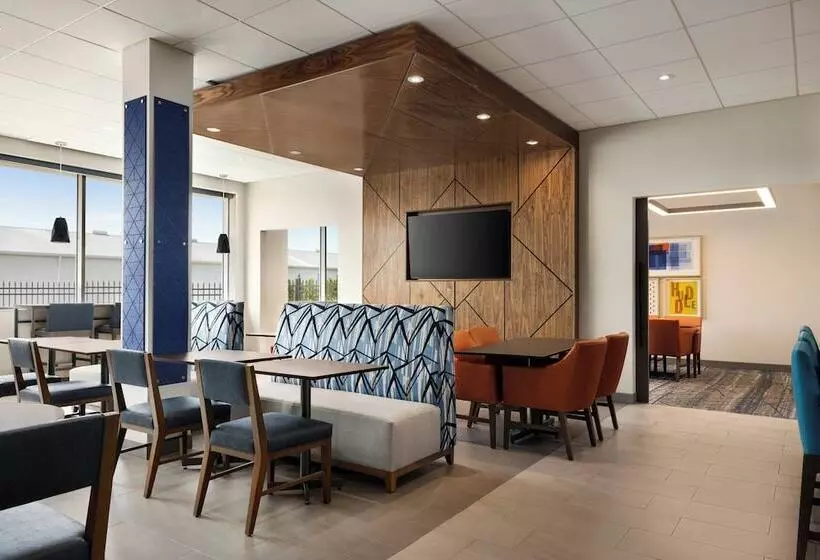 Hotelli Holiday Inn Express Strathroy By Ihg