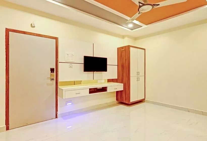 Itsy Hotels Sri Sai Grand Inn