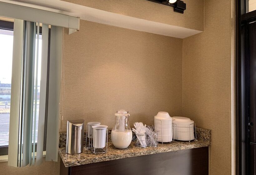 فندق Travelodge By Wyndham Holland/toledo