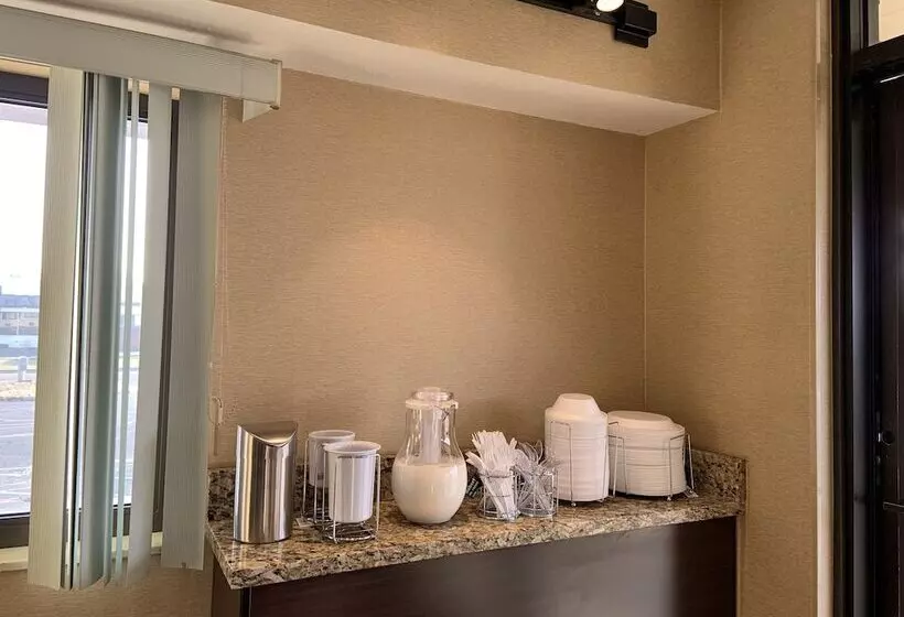 Hotelli Travelodge By Wyndham Holland/toledo