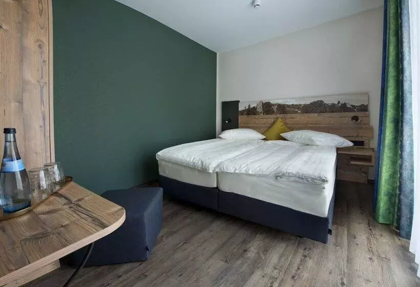 Hotelli Zum Grünen Baum