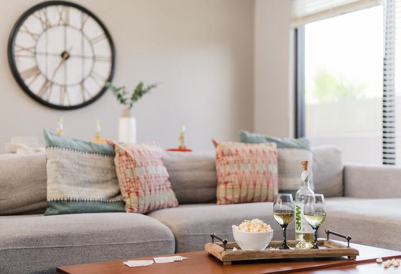 Ivory Buyout By Avantstay Two Home Buyout Near Old Town W/ Large Patio