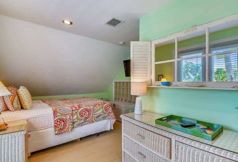 Key West Casa By Avantstay Communal Pool Bbq & Patio Near Duval Street Week Long Stays Only