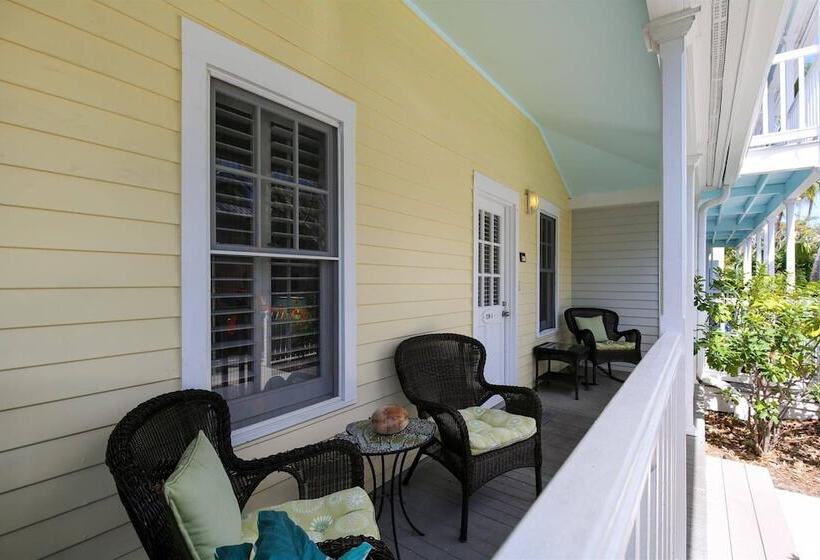 Key West Casa By Avantstay Communal Pool Bbq & Patio Near Duval Street Week Long Stays Only