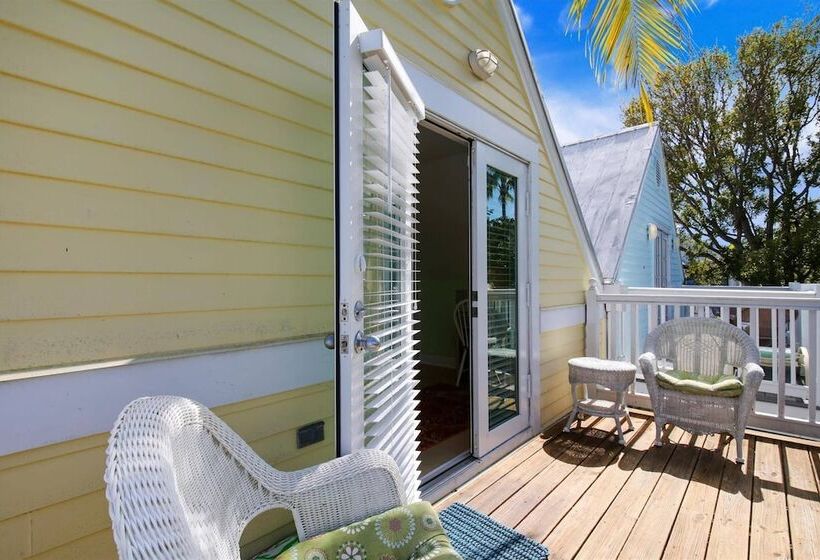 Key West Casa By Avantstay Communal Pool Bbq & Patio Near Duval Street Week Long Stays Only