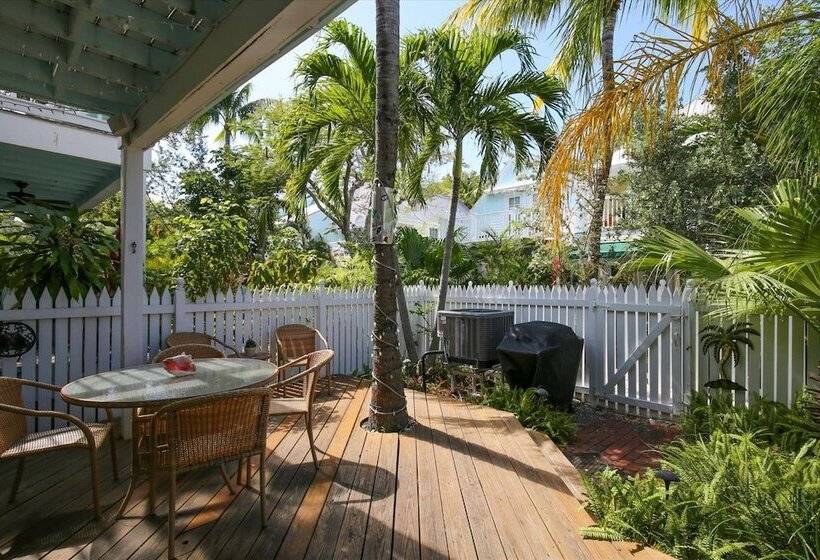Key West Casa By Avantstay Communal Pool Bbq & Patio Near Duval Street Week Long Stays Only