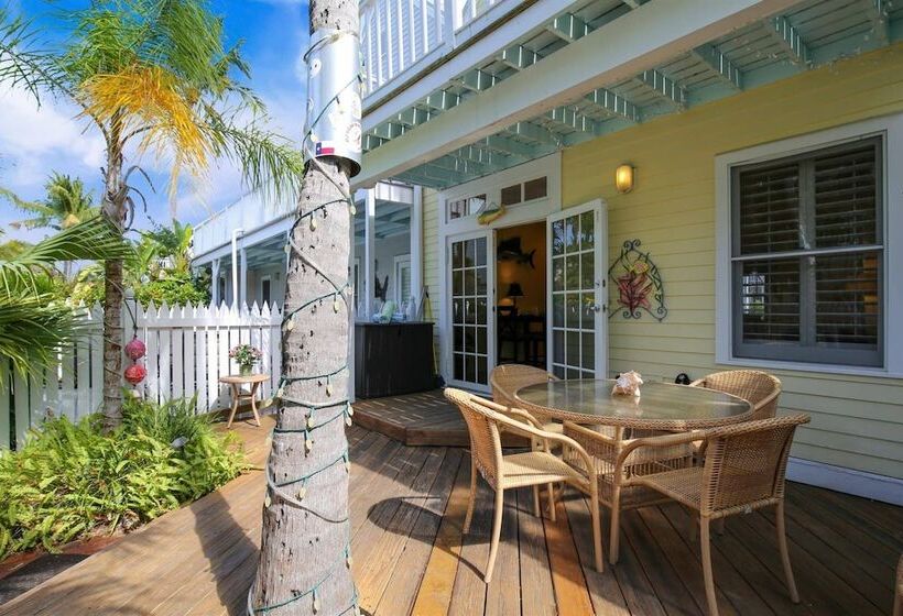 Key West Casa By Avantstay Communal Pool Bbq & Patio Near Duval Street Week Long Stays Only