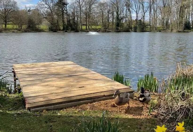 Lakes And Woodlands Overstone Holiday Park