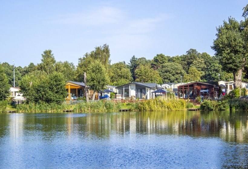 Lakes And Woodlands Overstone Holiday Park