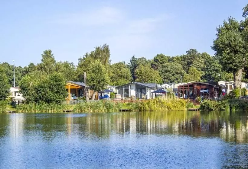 Lakes And Woodlands Overstone Holiday Park