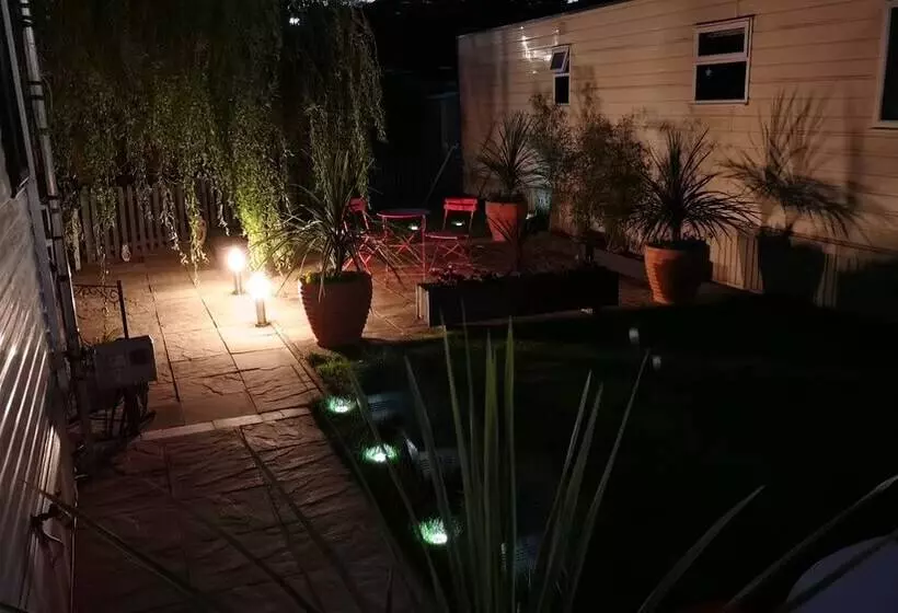 Lakes And Woodlands Overstone Holiday Park