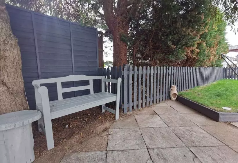 Lakes And Woodlands Overstone Holiday Park