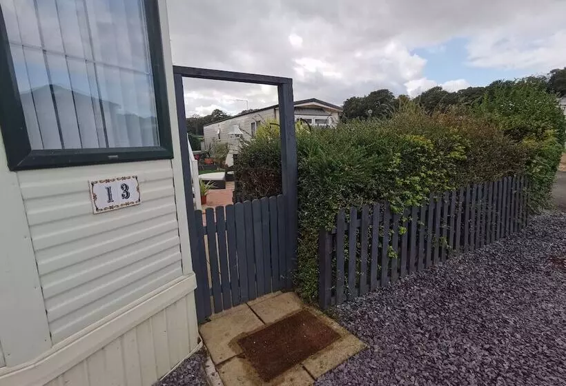 Lakes And Woodlands Overstone Holiday Park