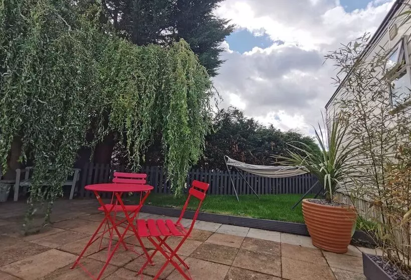 Lakes And Woodlands Overstone Holiday Park