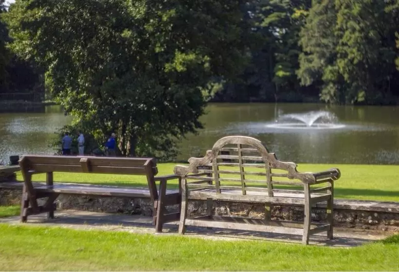 Lakes And Woodlands Overstone Holiday Park