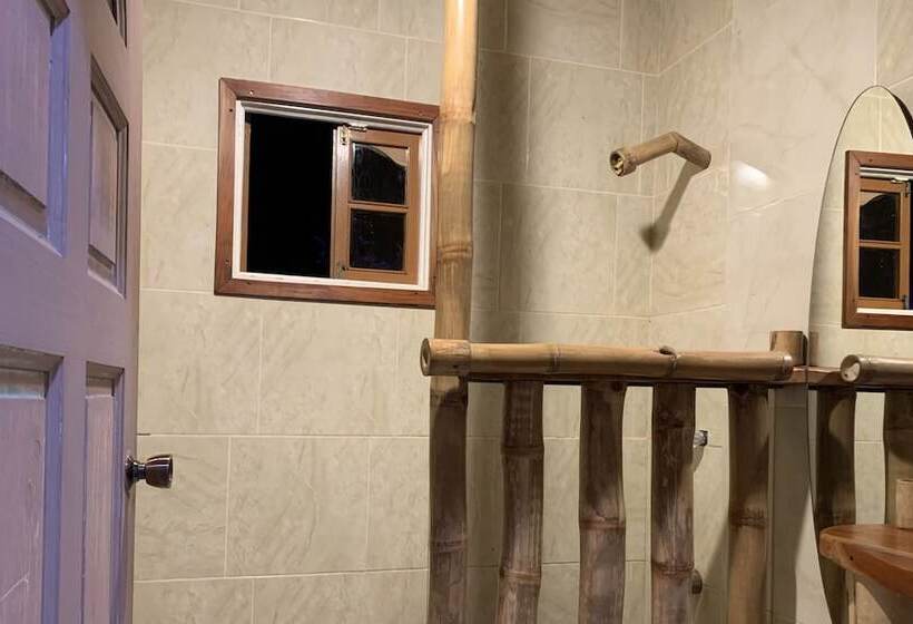 پانسیون Music In The Green Ranch