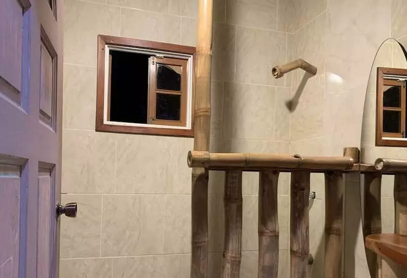 پانسیون Music In The Green Ranch