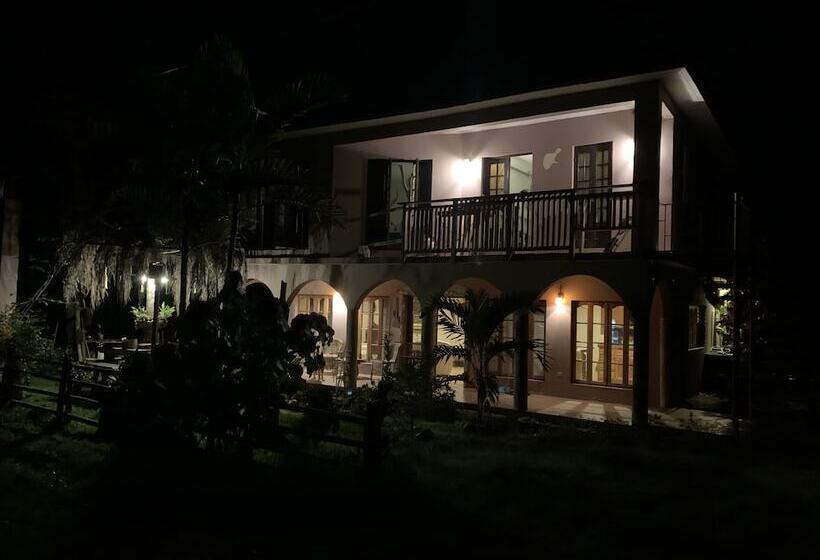 پانسیون Music In The Green Ranch