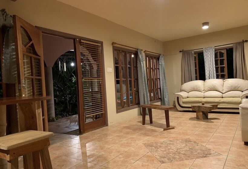 پانسیون Music In The Green Ranch