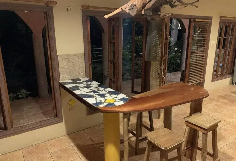 پانسیون Music In The Green Ranch