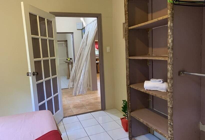 پانسیون Music In The Green Ranch