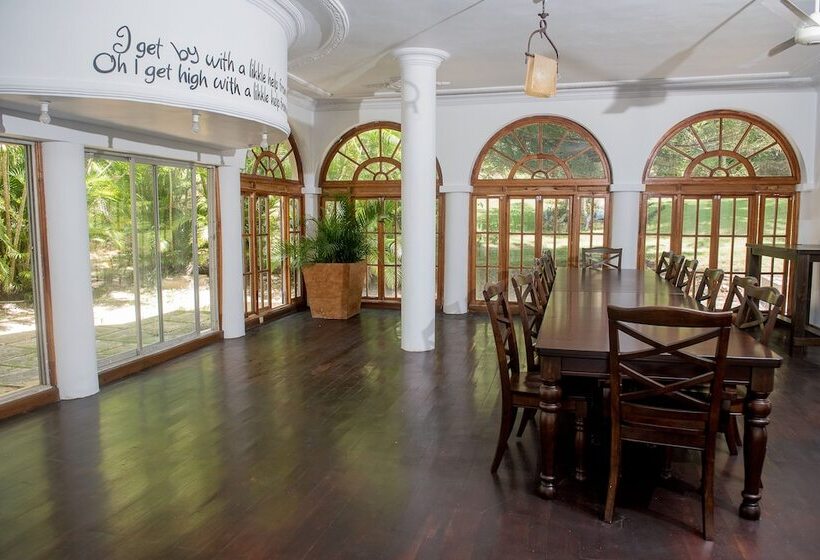 پانسیون Music Mansion