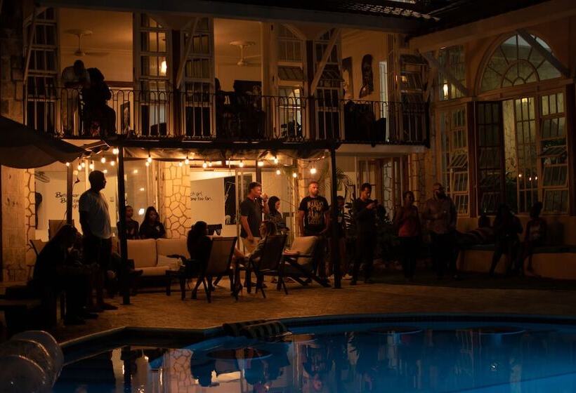 پانسیون Music Mansion