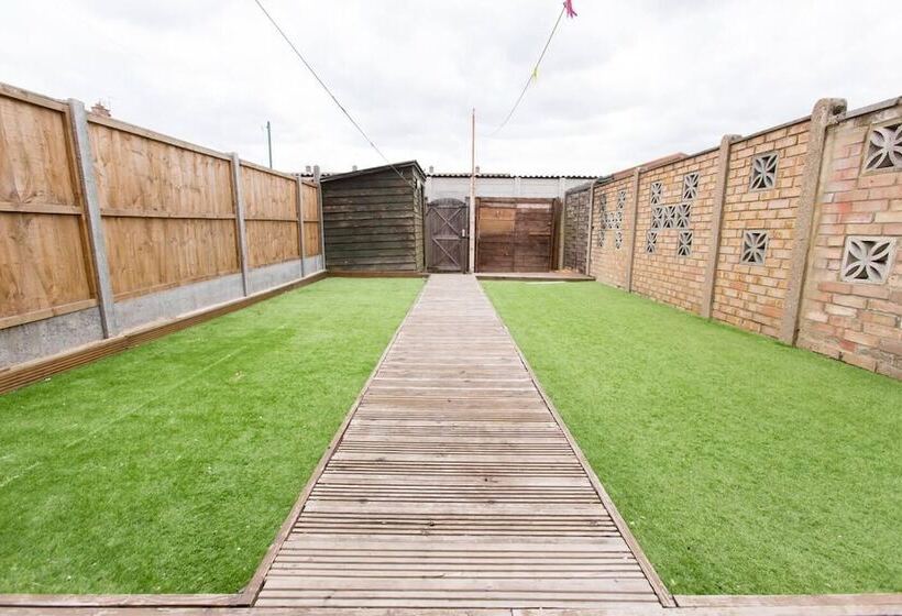 Residenza Immaculate 2 Bed House In Dartford