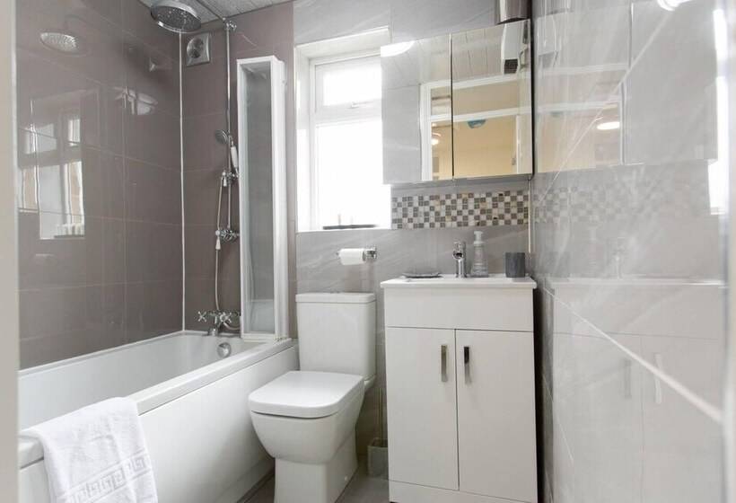 Residência Immaculate 2 Bed House In Dartford