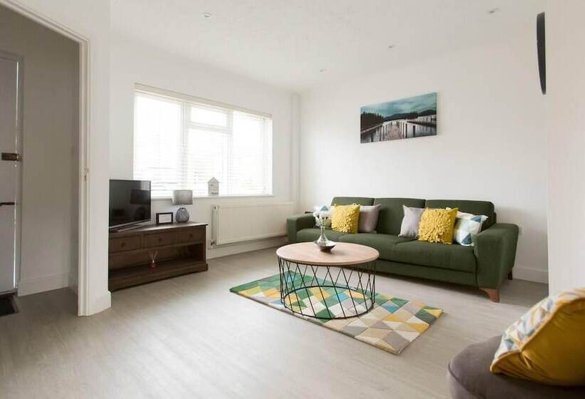 Residência Immaculate 2 Bed House In Dartford