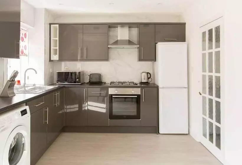 レジデンス Immaculate 2 Bed House In Dartford