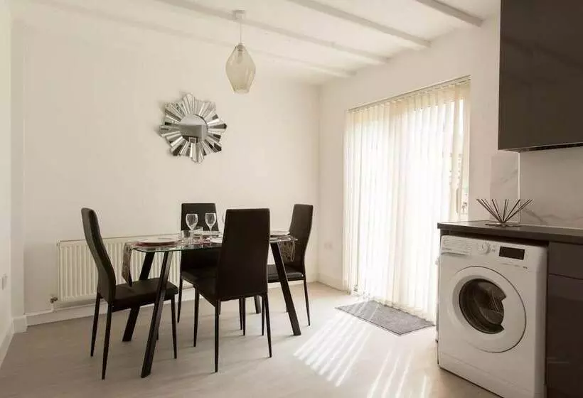 レジデンス Immaculate 2 Bed House In Dartford