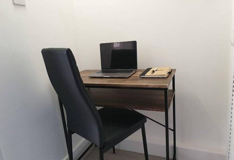 Residenza Immaculate 2 Bed House In Dartford