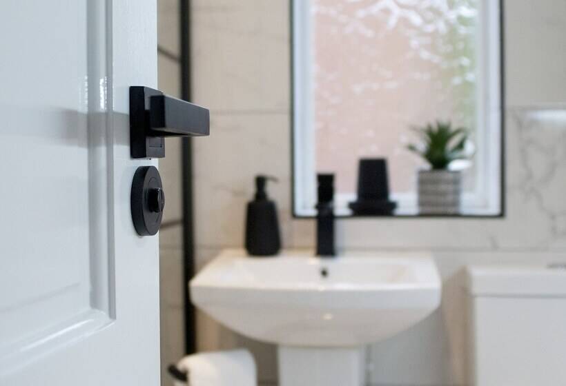 اقامتگاه The Belfast Boutique Central Cozy Sleeps7