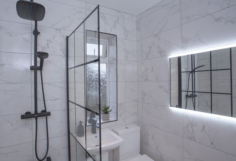 اقامتگاه The Belfast Boutique Central Cozy Sleeps7