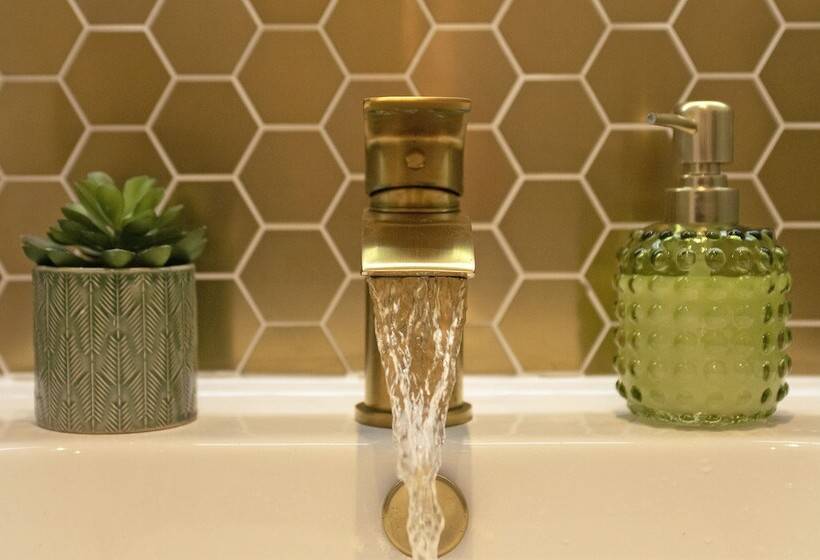 اقامتگاه The Belfast Boutique Central Cozy Sleeps7