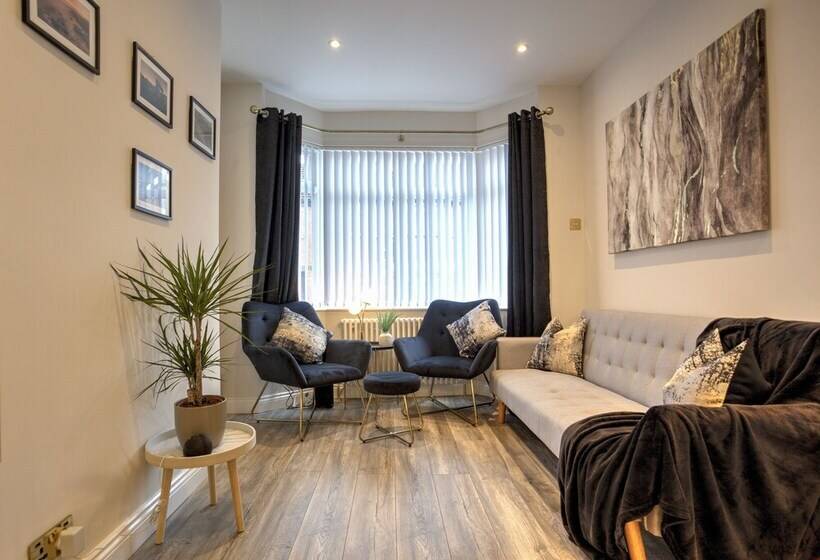 اقامتگاه The Belfast Boutique Central Cozy Sleeps7