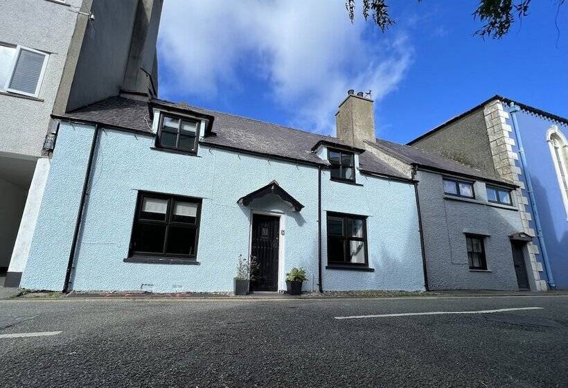 Residència Traditional 3 Bed Cottage, Log Burner & Sea Views!