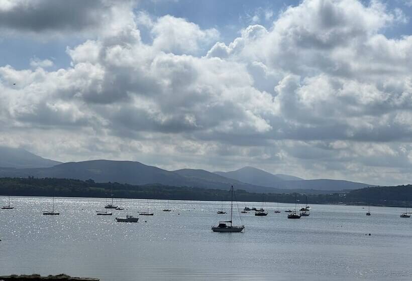 Residència Traditional 3 Bed Cottage, Log Burner & Sea Views!