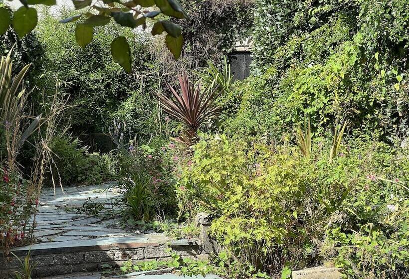 Residència Traditional 3 Bed Cottage, Log Burner & Sea Views!