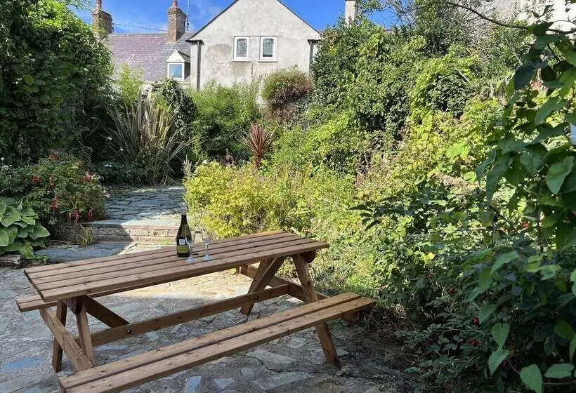 レジデンス Traditional 3 Bed Cottage, Log Burner & Sea Views!