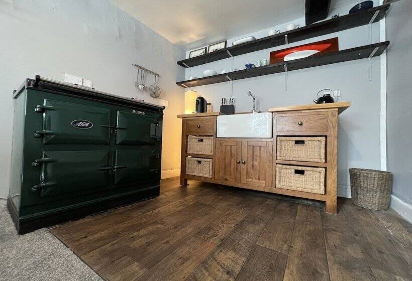 Residència Traditional 3 Bed Cottage, Log Burner & Sea Views!