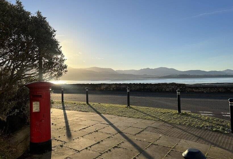 Residència Traditional 3 Bed Cottage, Log Burner & Sea Views!