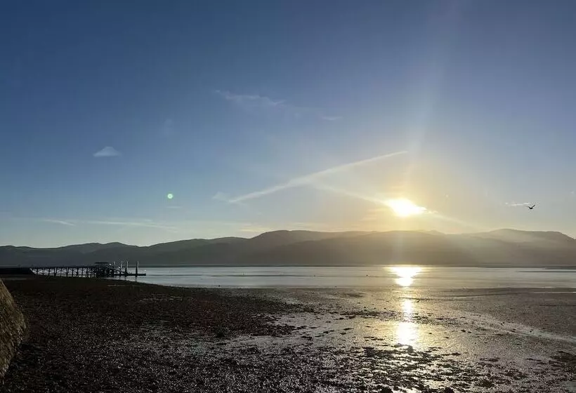 レジデンス Traditional 3 Bed Cottage, Log Burner & Sea Views!