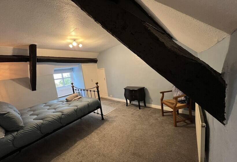 Residència Traditional 3 Bed Cottage, Log Burner & Sea Views!