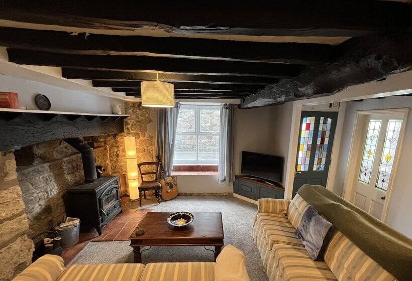 Residència Traditional 3 Bed Cottage, Log Burner & Sea Views!