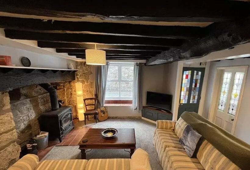 レジデンス Traditional 3 Bed Cottage, Log Burner & Sea Views!