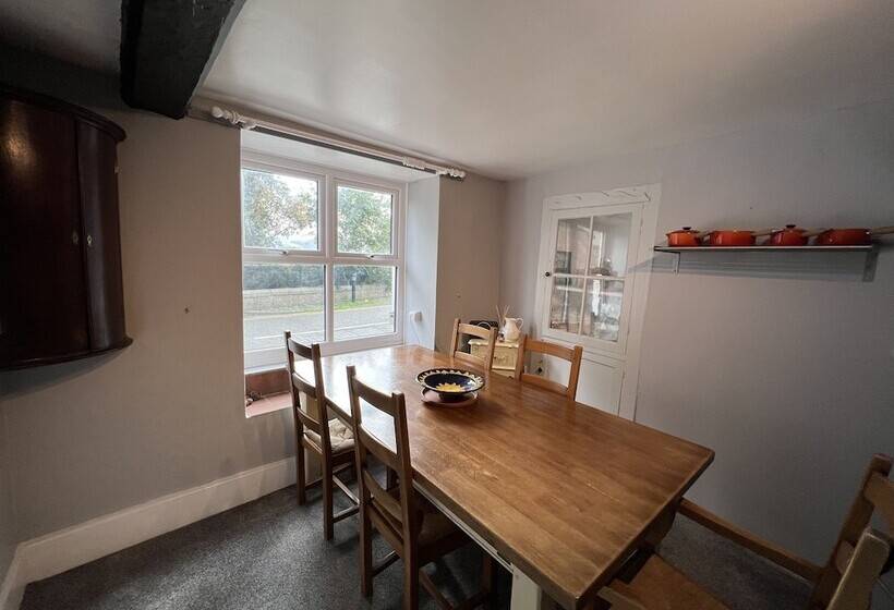 Residència Traditional 3 Bed Cottage, Log Burner & Sea Views!