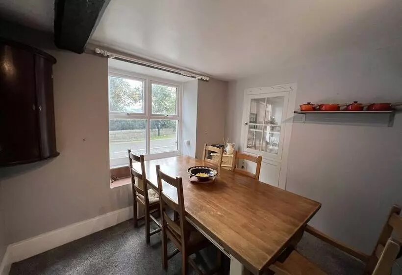 レジデンス Traditional 3 Bed Cottage, Log Burner & Sea Views!